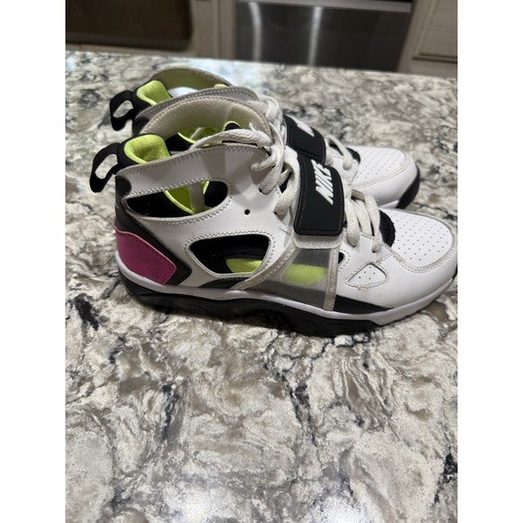 Nike Air‎ Trainer Huarache  CJ0405-100 Size 6.5 Y Size 8 Women Colors - Picture 1 of 8